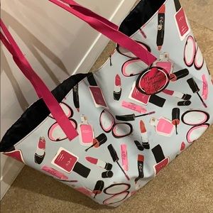 Resizable make up tote